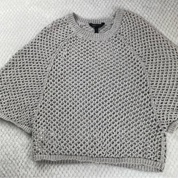 š5/$25 BCBG Maxazria Net Open Crocheted Pearl Gray Cropped Top Sweater Size S - Picture 6 of 14